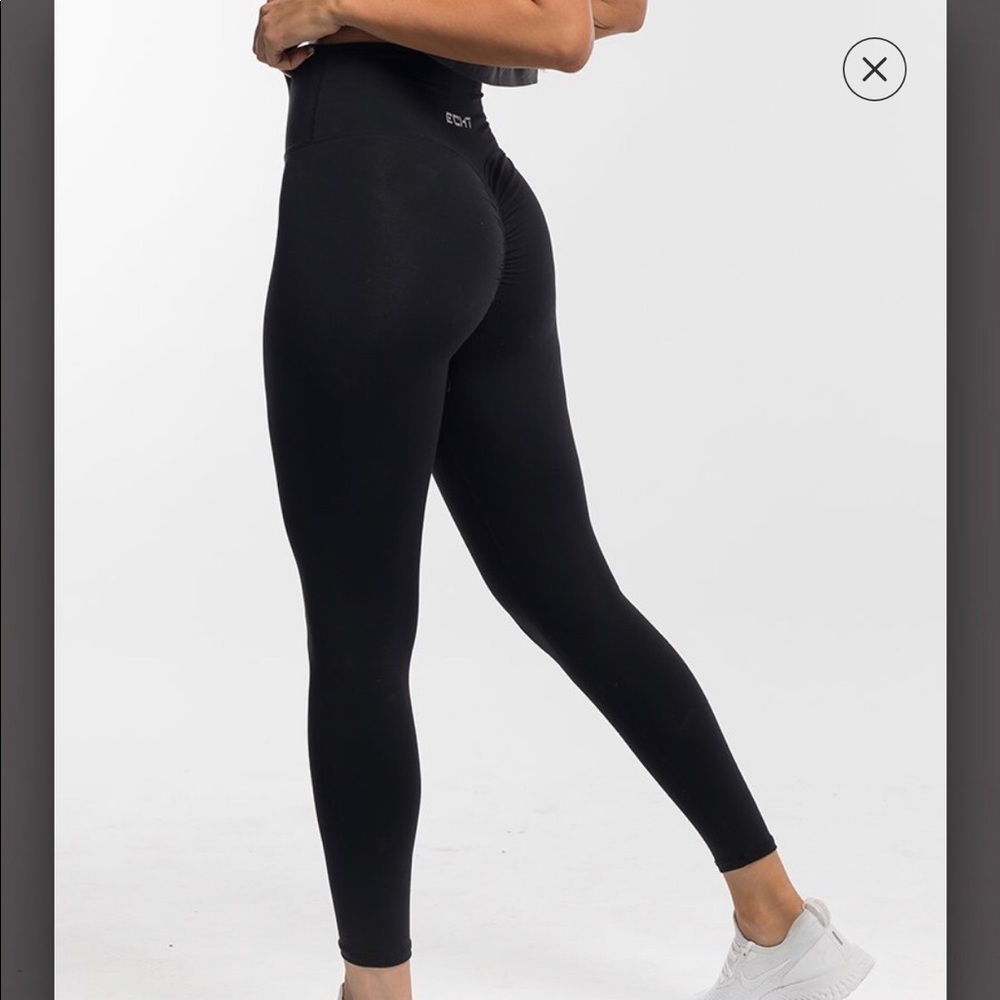 Echt black scrunch workout leggings